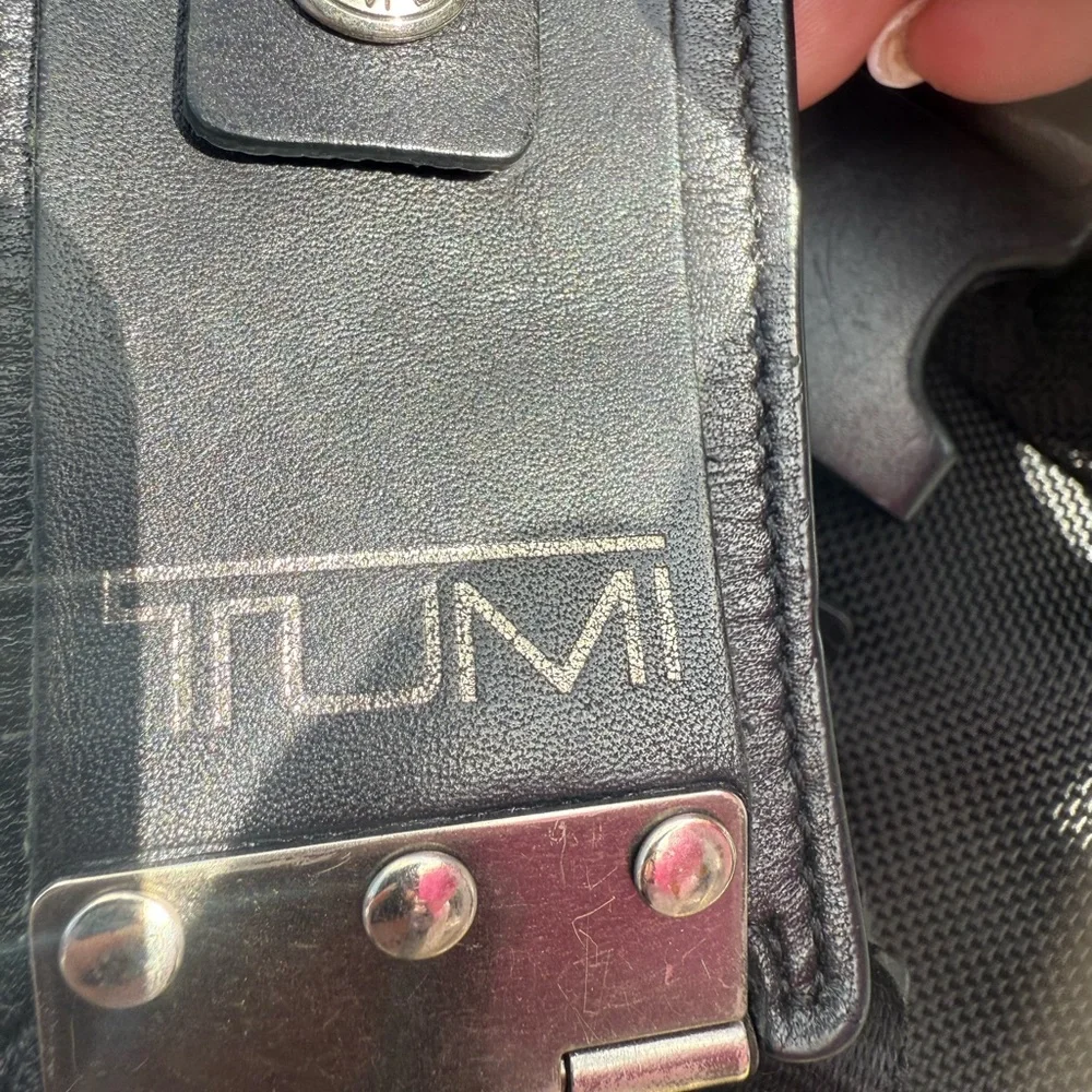 TUMI MESSENGER BAG.